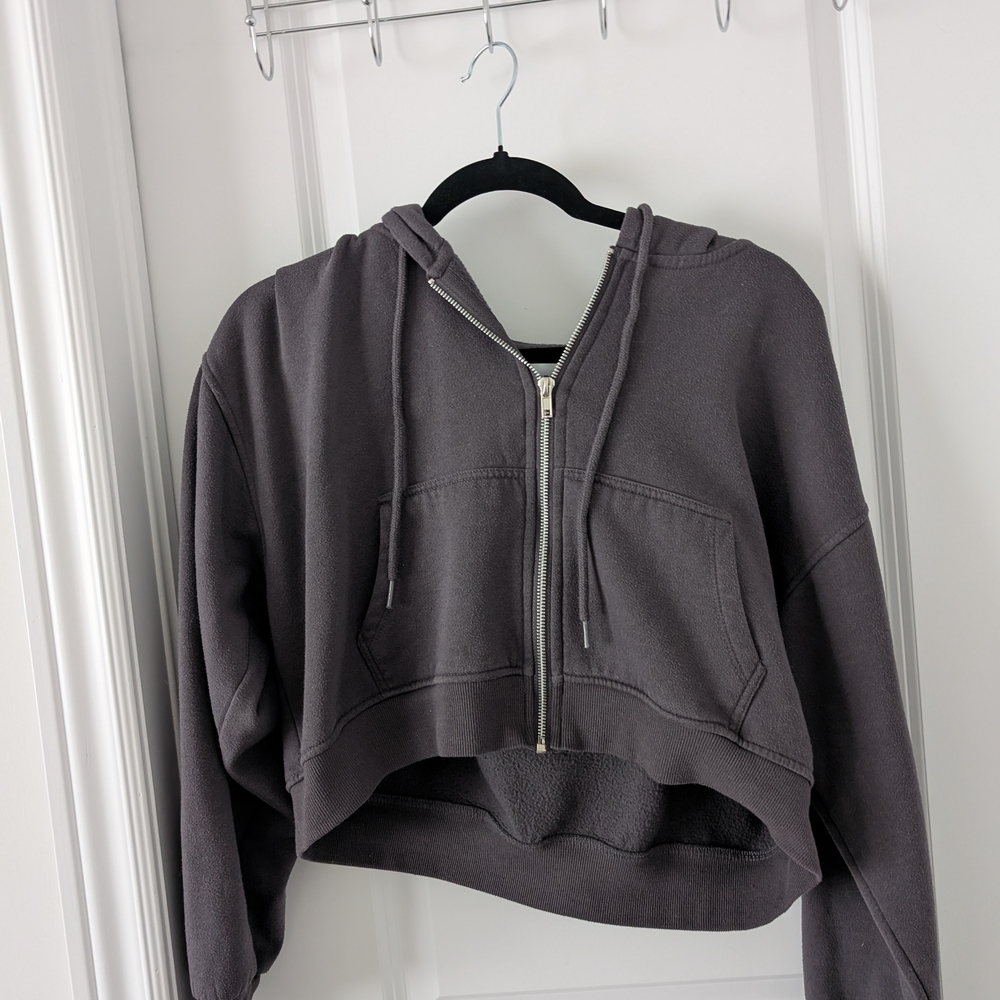 Gray Cropped Hoodie with Zipper